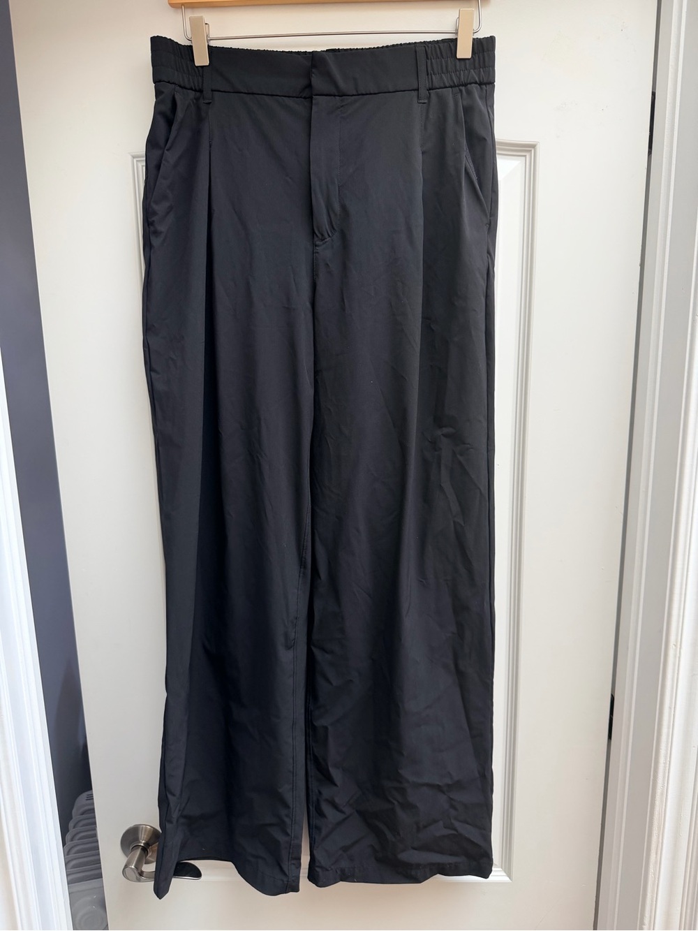 ROOTS Black Wide Leg Track Pants With Belt Loops Women’s Size Large Like New